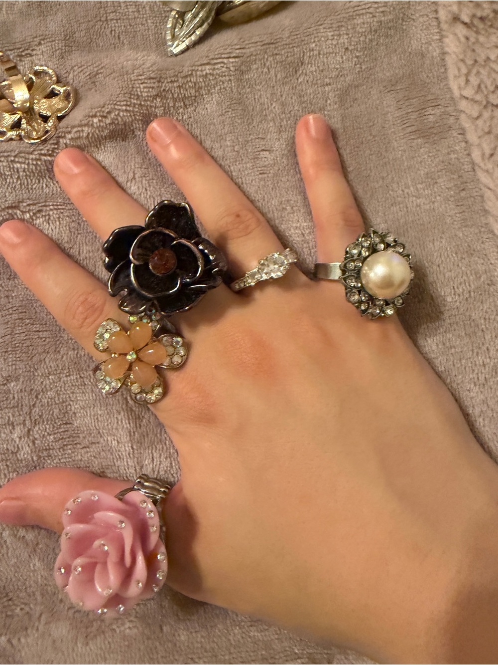 vintage women’s ring collection. 30+ rings & more assorted jewelry - Picture 4 of 10